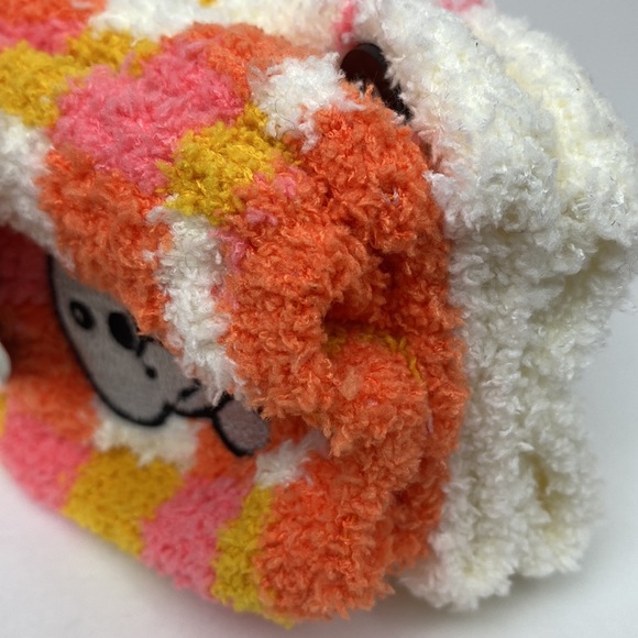 Set of 2 Winnie the Pooh socks NWT! Fuzzy, Fits womens shoe size 4-10 - Picture 12 of 12